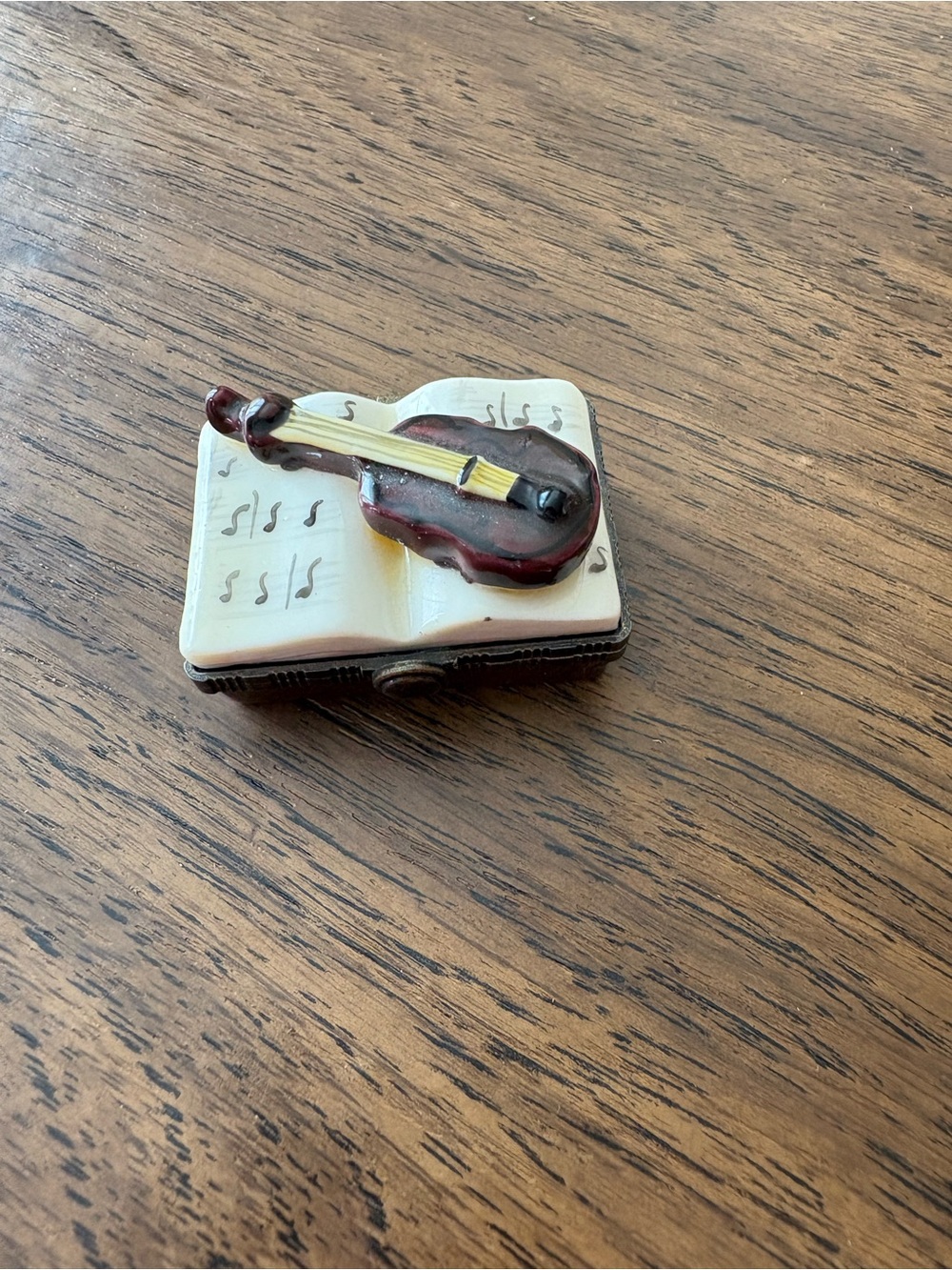 Portable Brown and Cream Violin Hinged Box